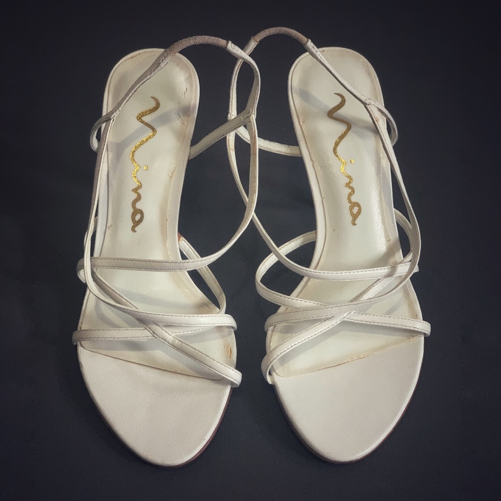Moving- make an offer 👰 White bridal shoe
